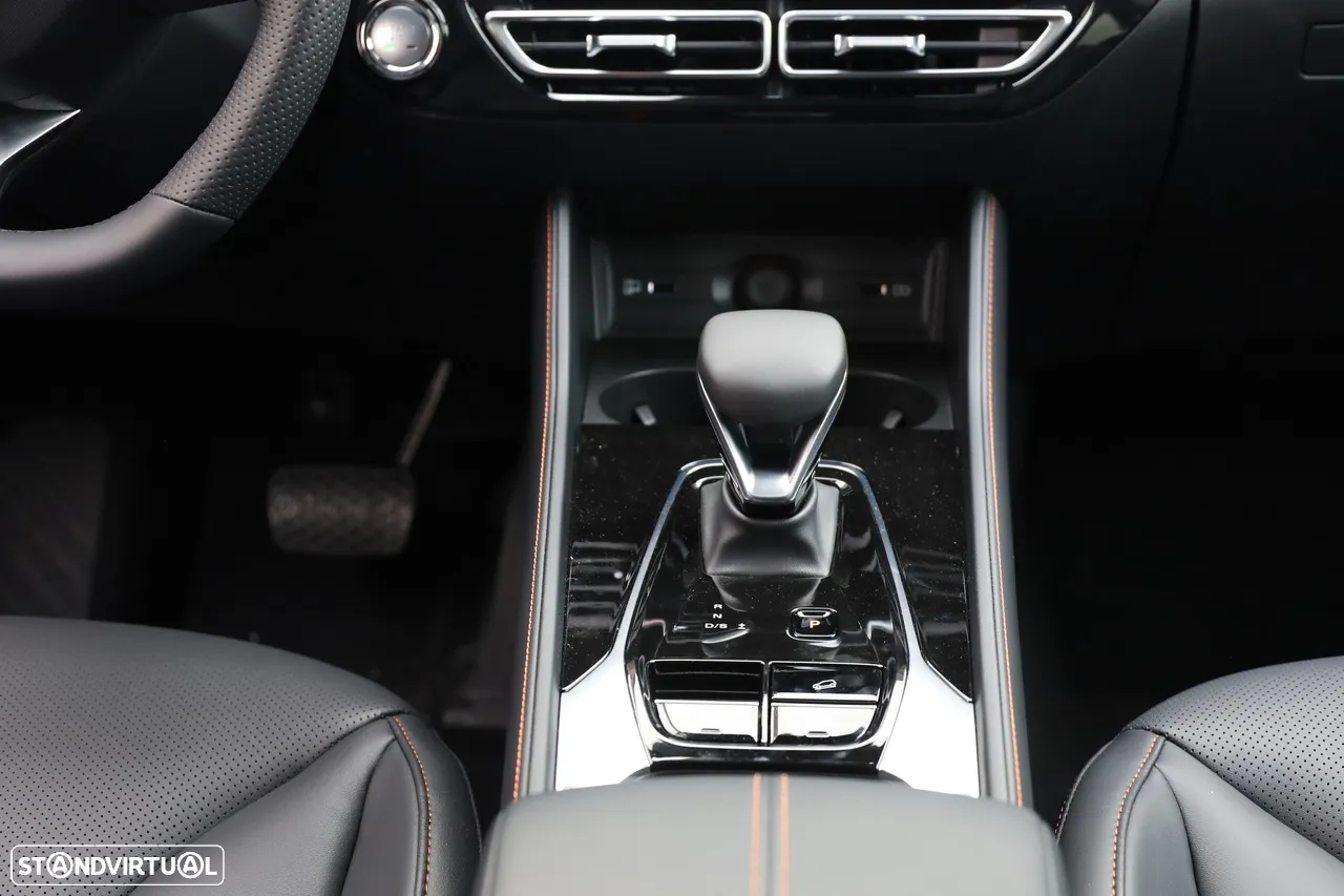 MG HS 1.5 T Luxury AT - 16