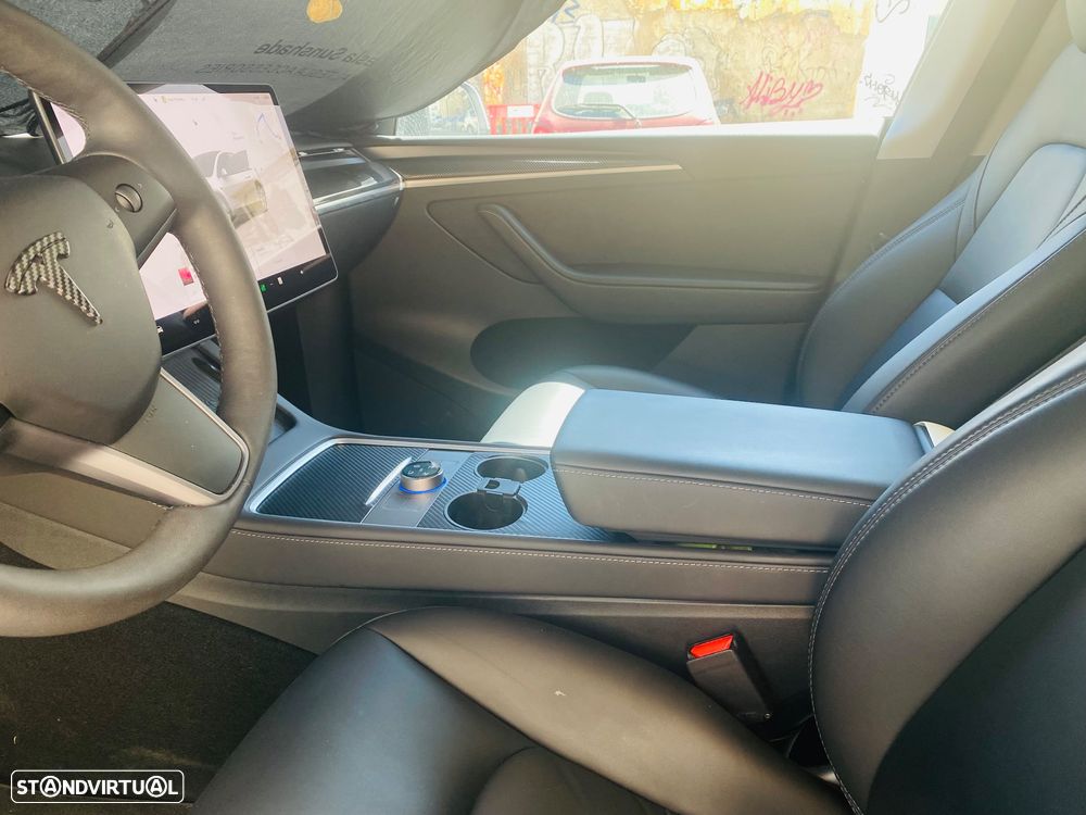 Tesla Model Y - 4