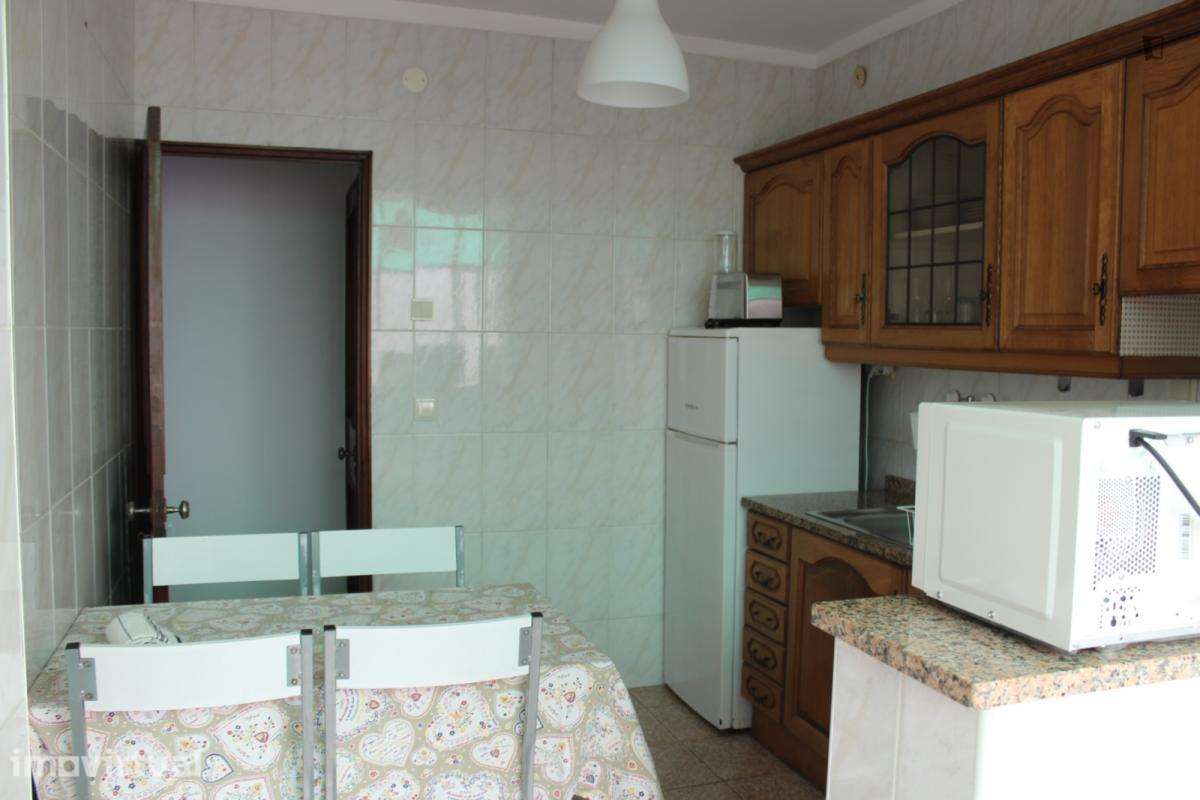 Quarto - localizado em Santa Marinha Porto - Grande imagem: 3/20