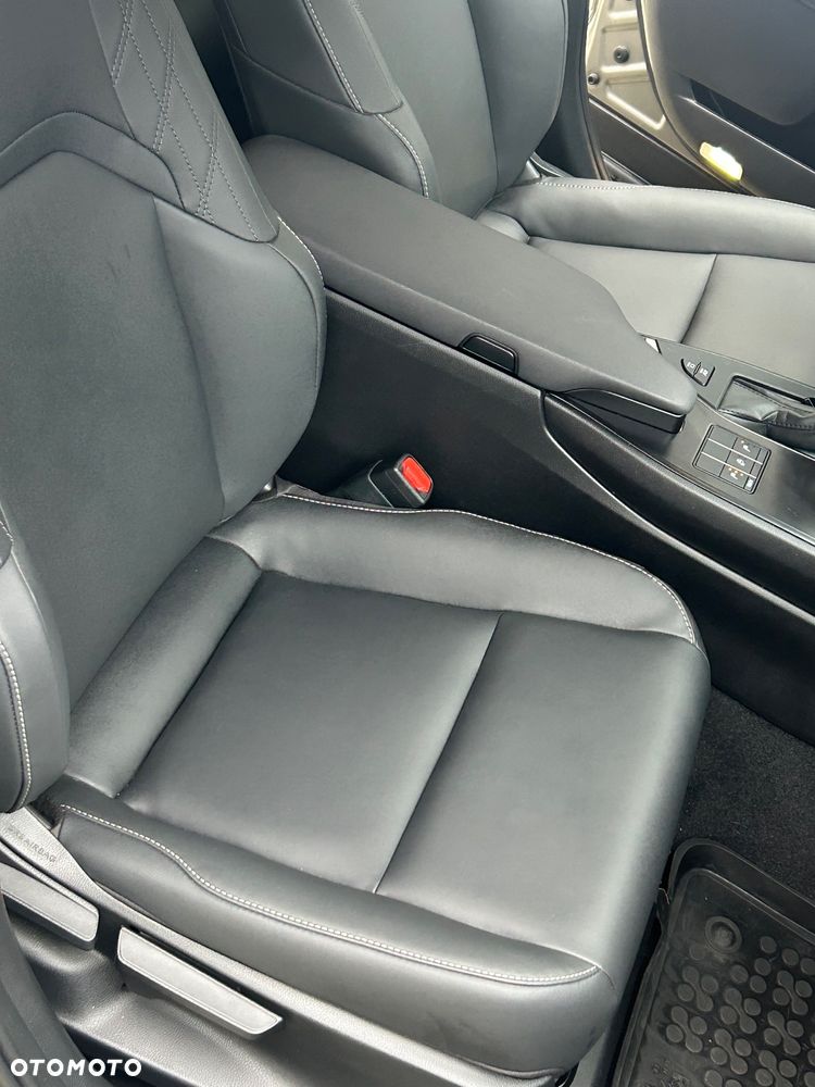 Lexus UX 250h F Sport 2WD - 27