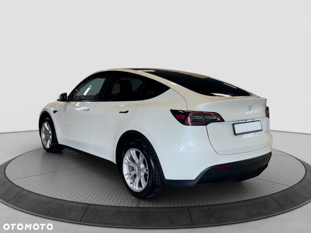 Tesla Model Y Long Range AWD - 6