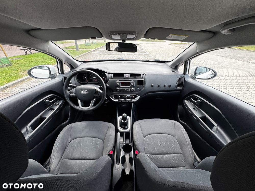 Kia Rio 1.4 L - 8
