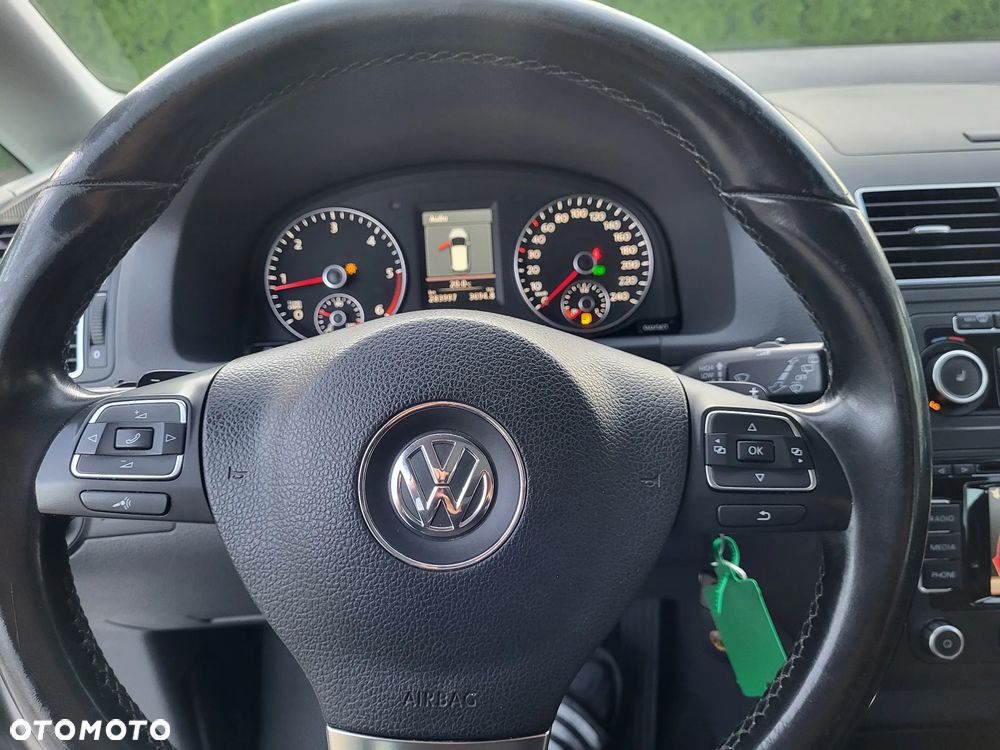 Volkswagen Touran 2.0 TDI Trendline DSG - 9