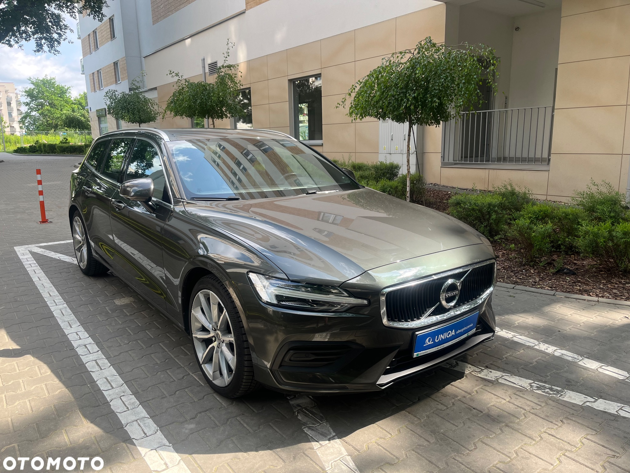 Volvo V60 T4 Momentum Pro - 2