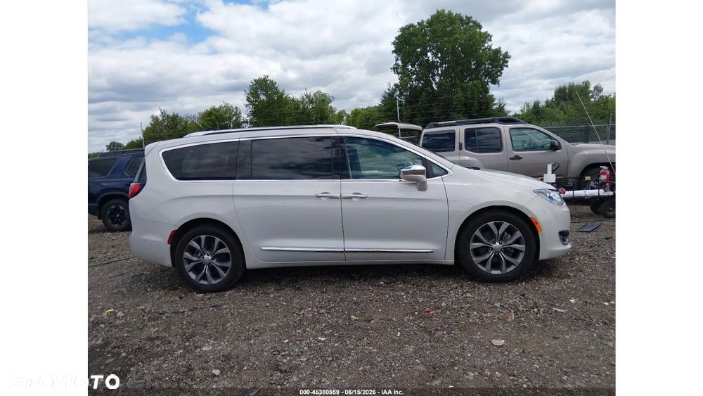 Chrysler Pacifica - 5