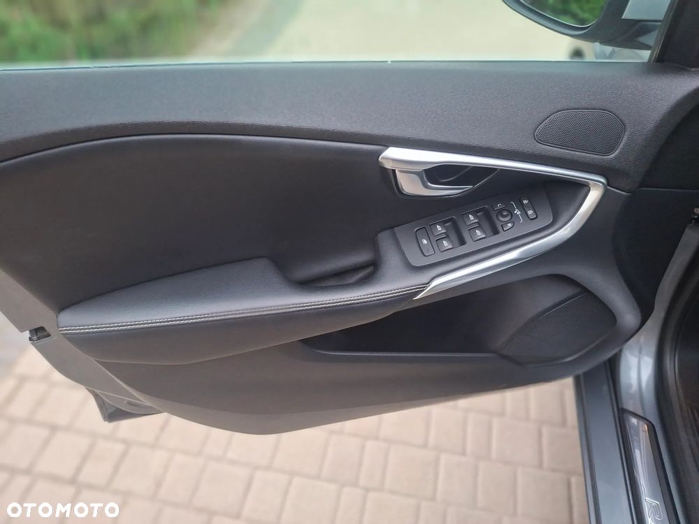 Volvo V40 D2 Drive-E R-Design Momentum - 12