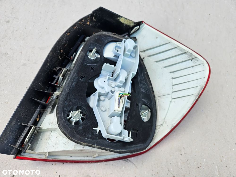 BMW 1 I E81 E87 lampa tył tylna  prawa lewa - 15