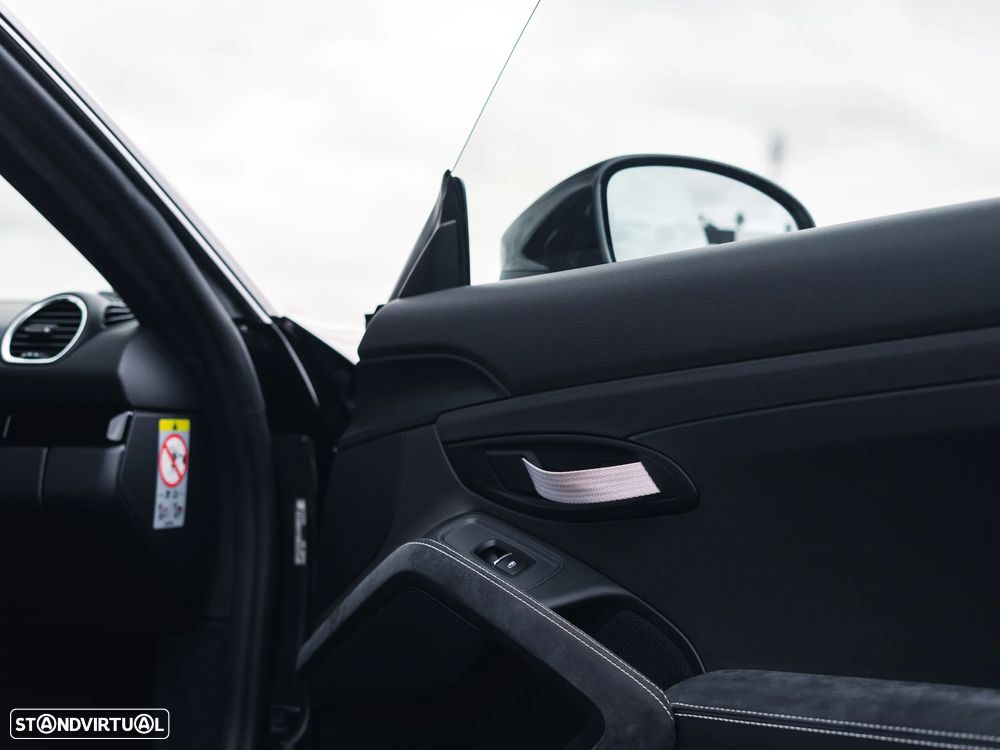 Porsche 718 Cayman GT4 - 16
