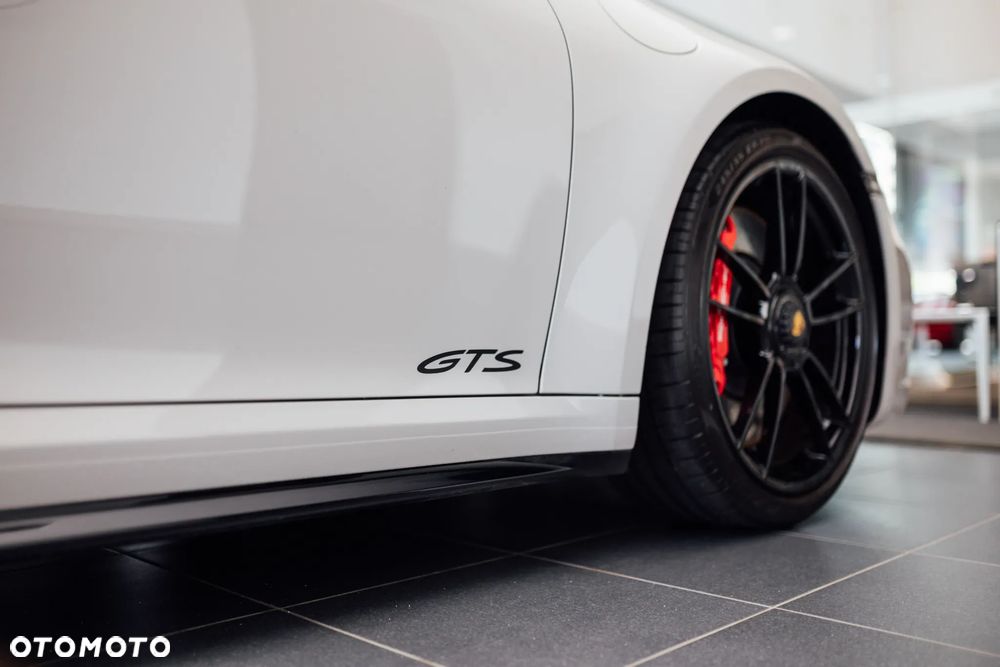 Porsche 911 Carrera GTS - 25