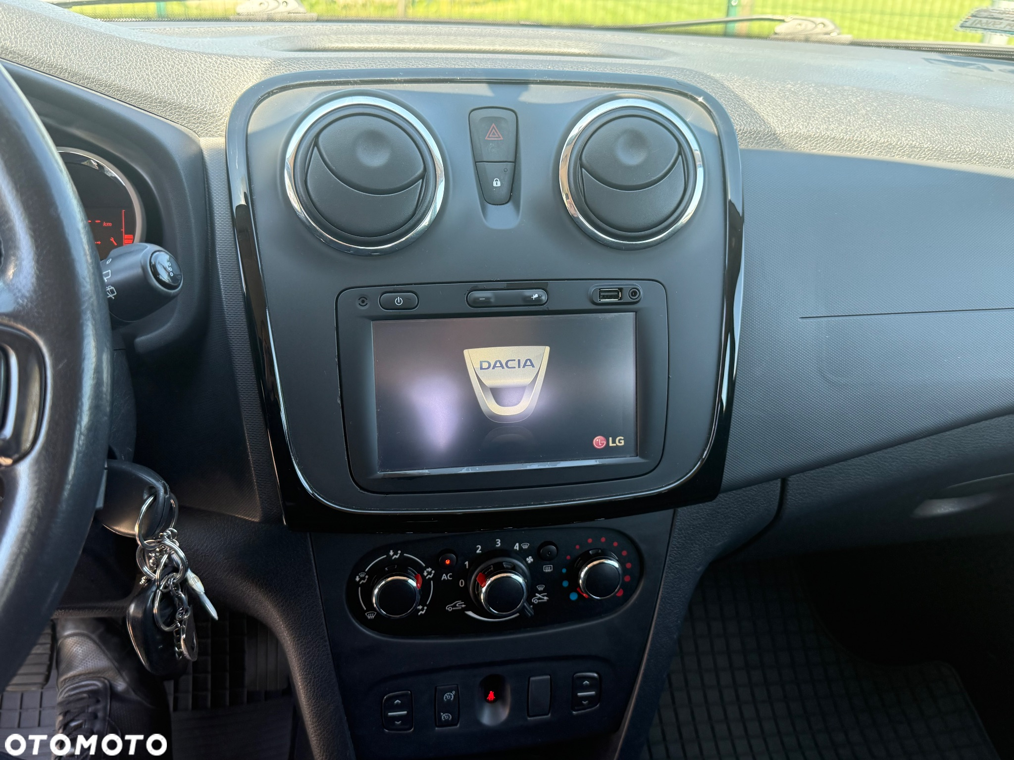 Dacia Sandero - 8