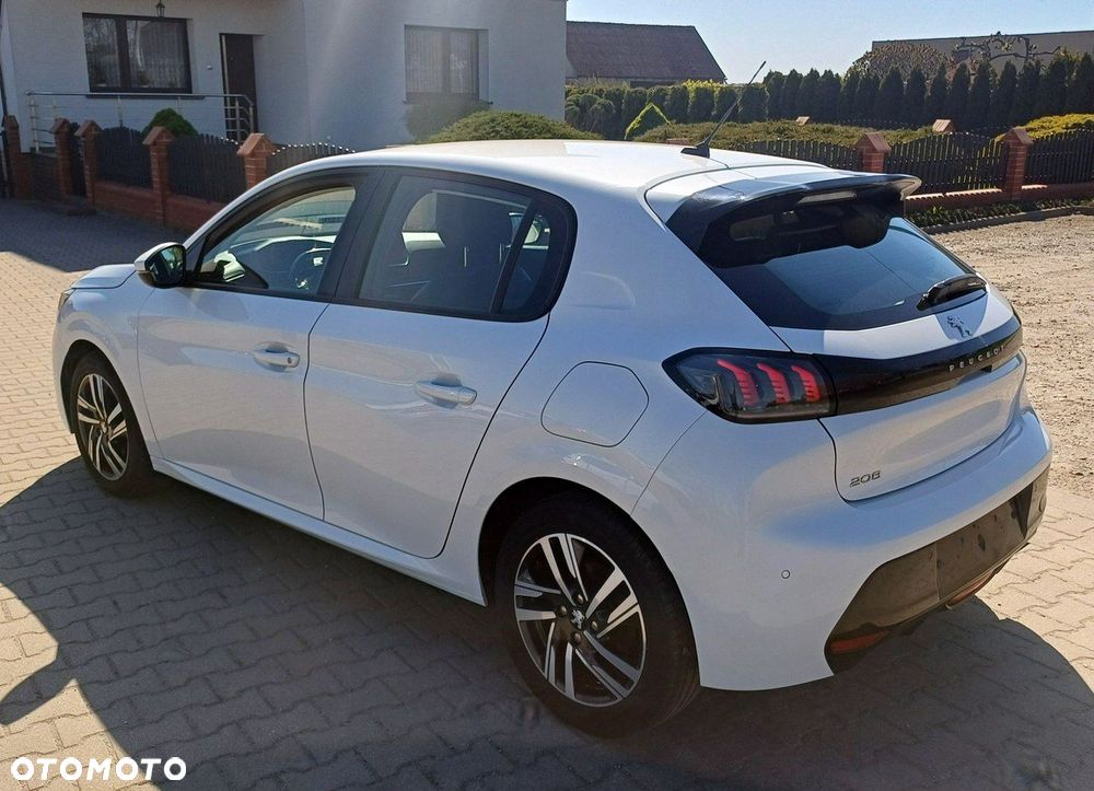 Peugeot 208 - 4