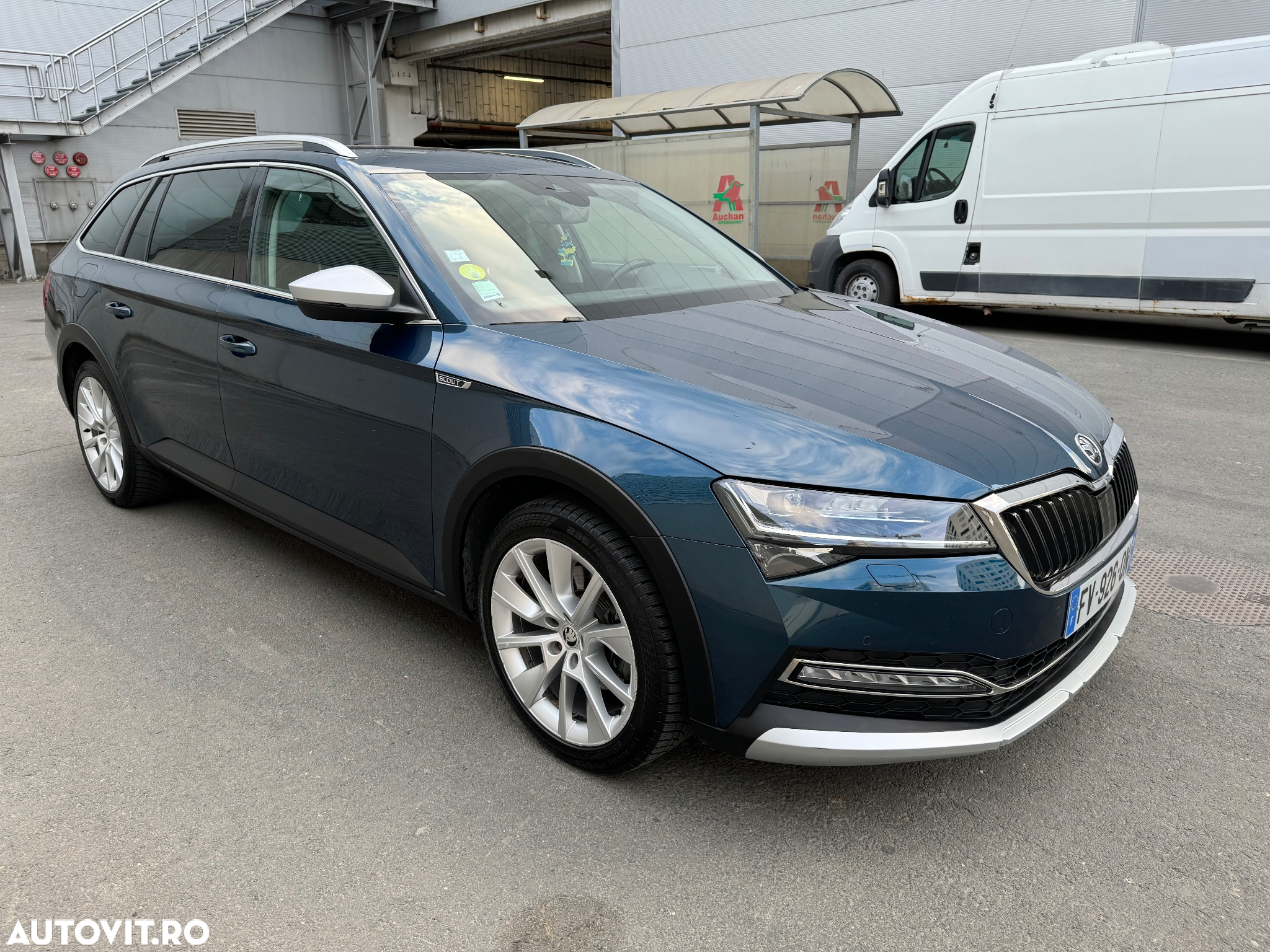 Skoda Superb Combi 2.0 TDI 4X4 DSG Scout - 2