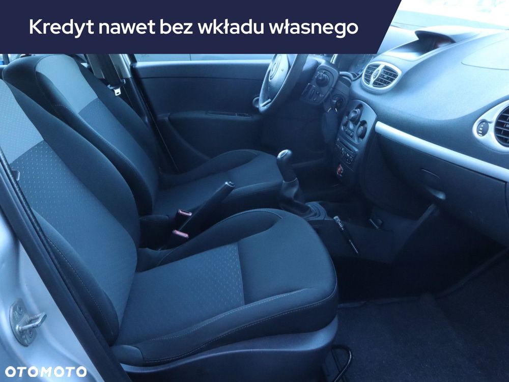 Renault Clio - 11