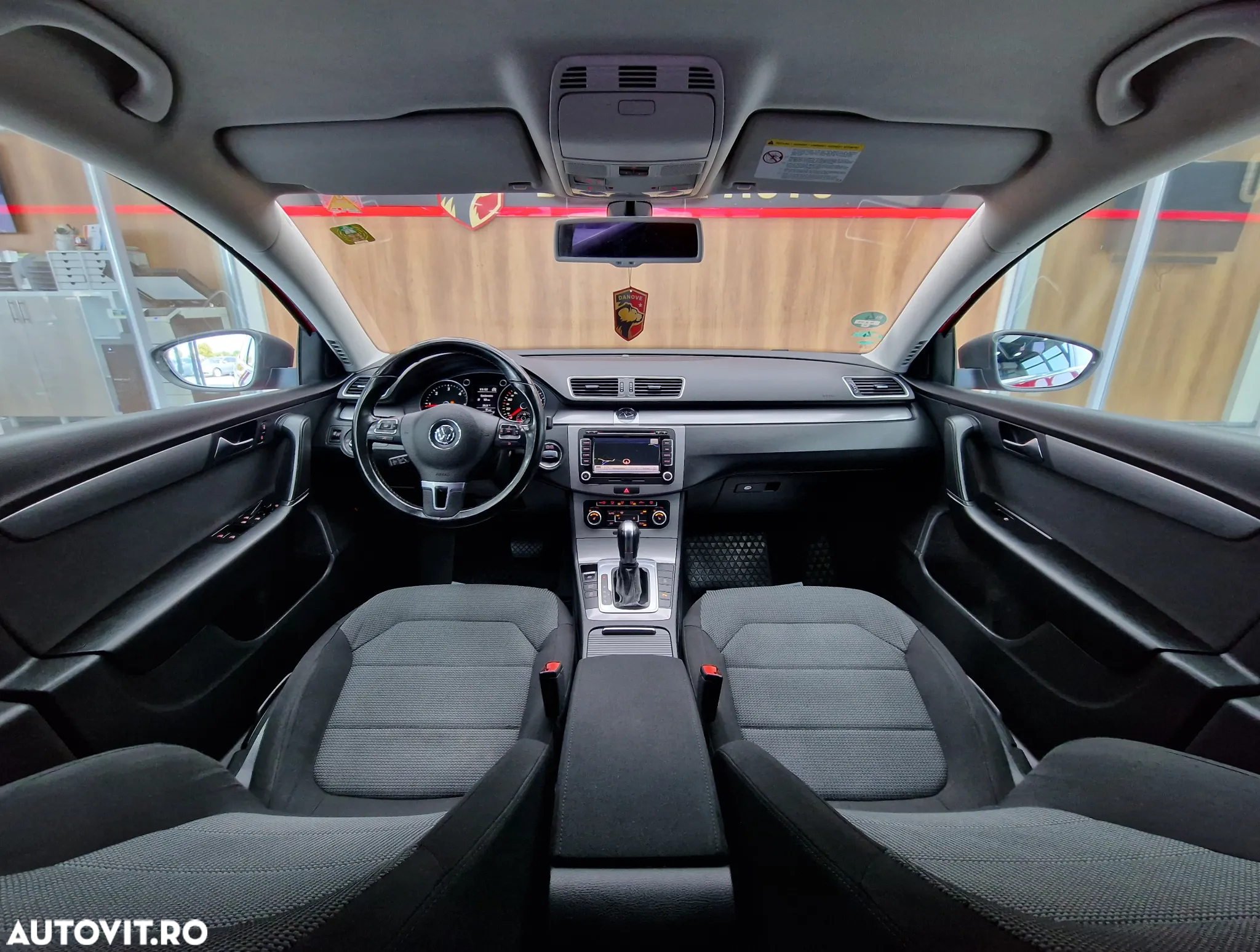 Volkswagen Passat - 8