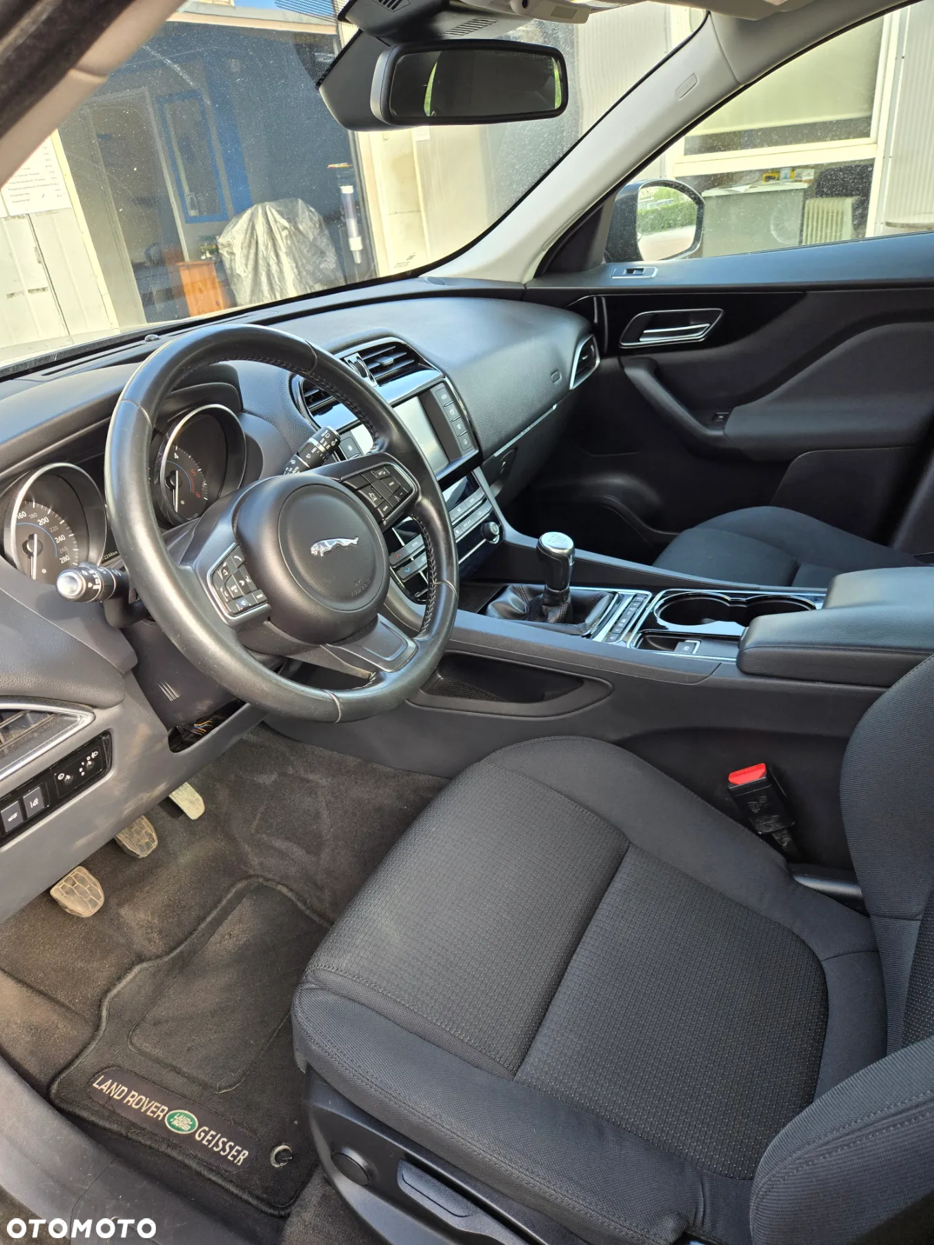 Jaguar F-Pace 2.0 i4D RWD Pure - 15