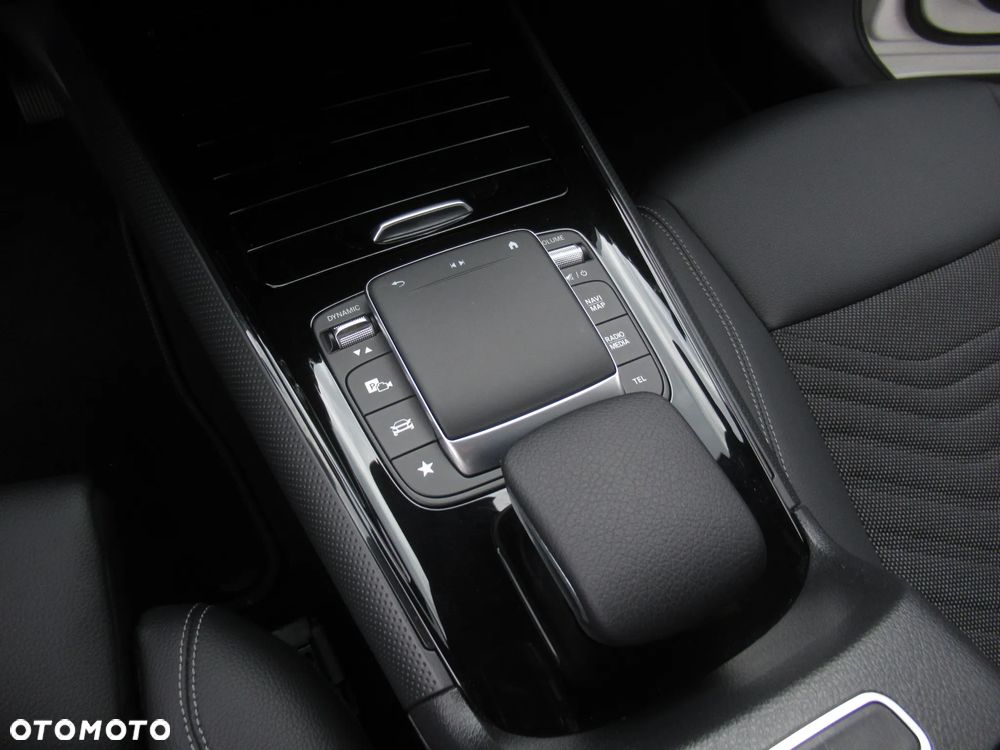 Mercedes-Benz GLB 200 7G-DCT - 14