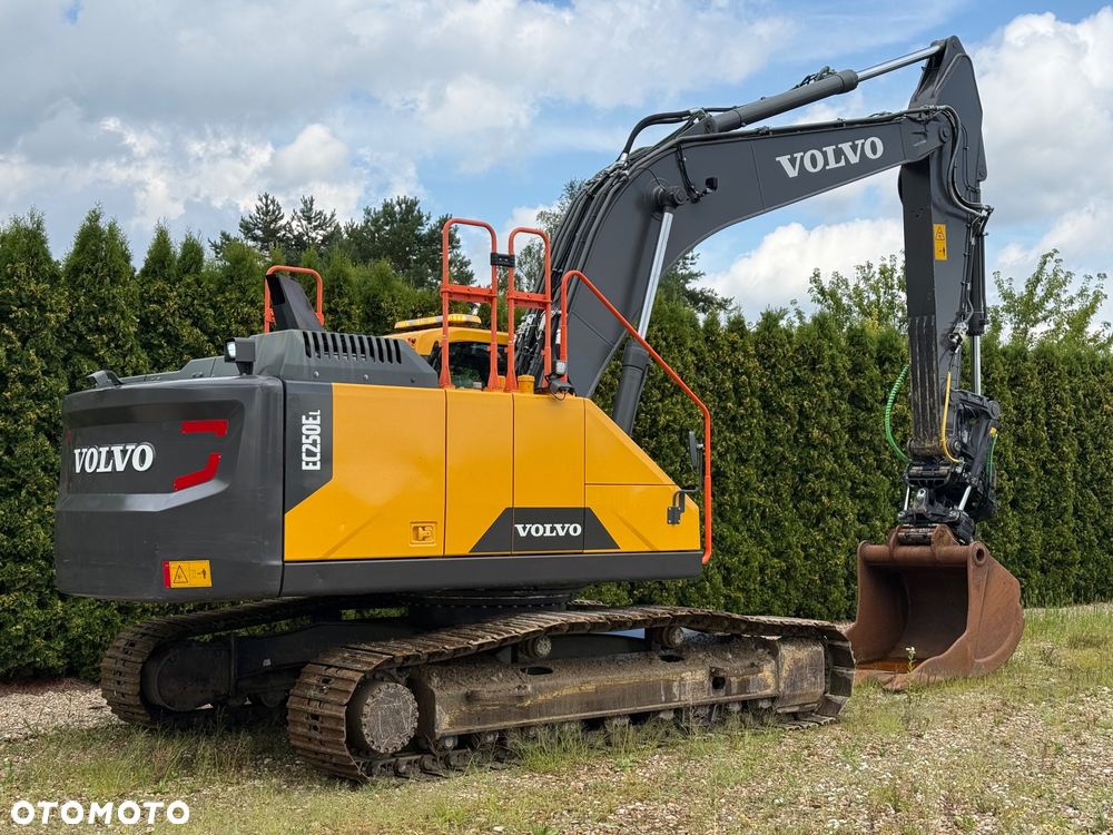 Volvo EC 250 EL - 9