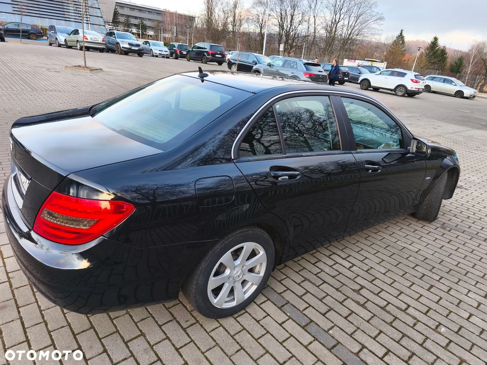 Mercedes-Benz Klasa C 180 CGI BlueEff Avantgarde - 5
