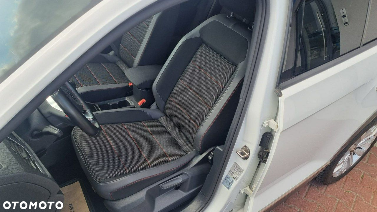 Volkswagen T-Roc - 9