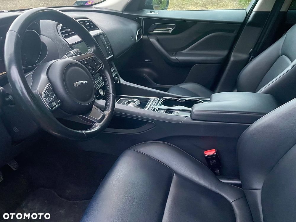 Jaguar F-Pace S AWD - 8