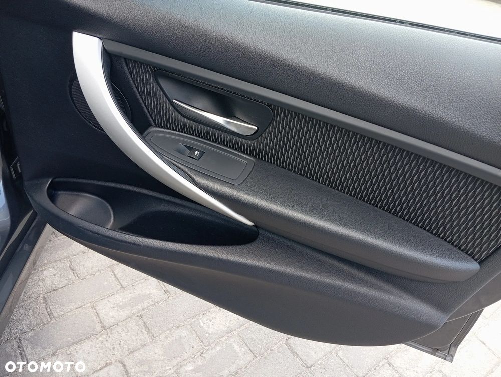 BMW Seria 3 320d DPF - 24