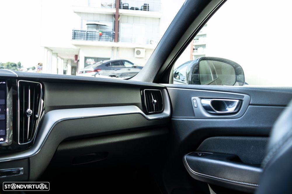 Volvo XC 60 2.0 B4 R-Design Geartronic - 18