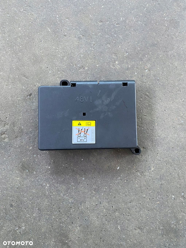 AUDI Q7 4M SKRZYNKA BEZPIECZNIKÓW 4M0941828A