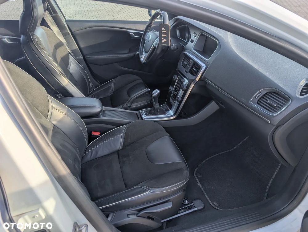 Volvo V40 D3 R Design - 11