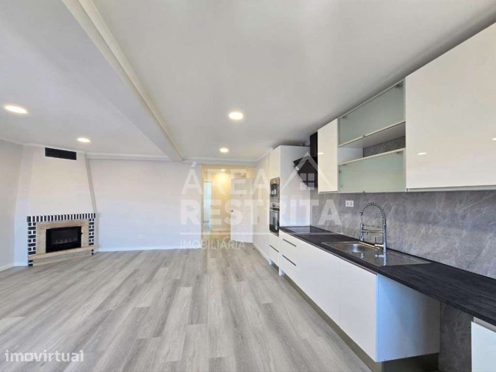 Apartamento T4, totalmente remodelado, na Cruz de Pau - Grande imagem: 2/31