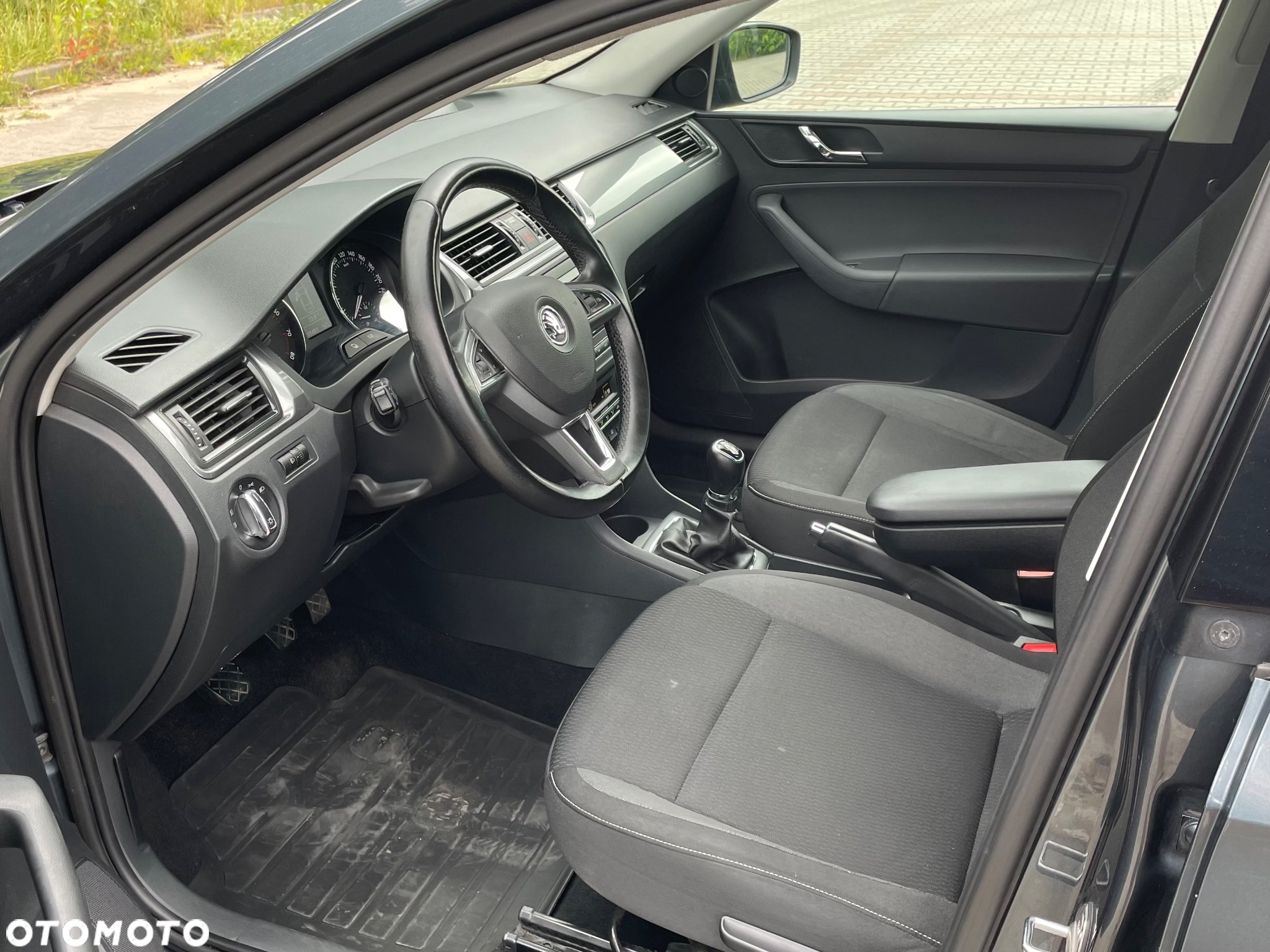 Skoda RAPID 1.2 TSI Ambition - 13