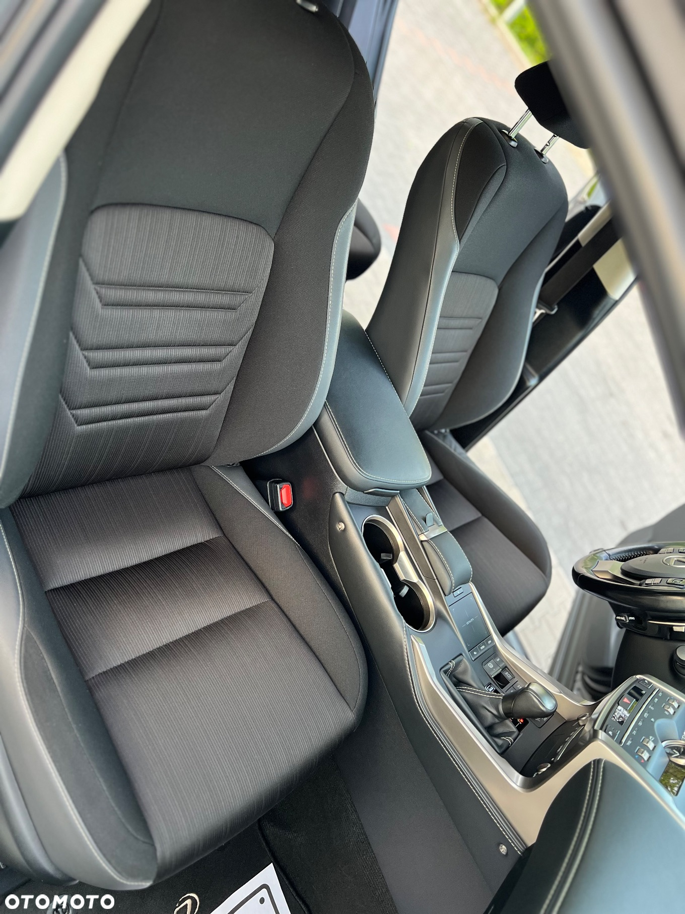 Lexus NX 300h Business Edition AWD - 29