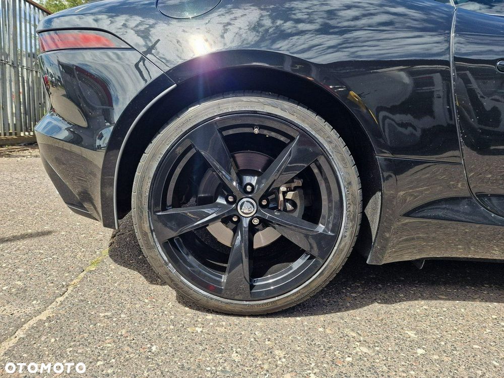 Jaguar F-Type 2.0 Turbo Chequered Flag - 38