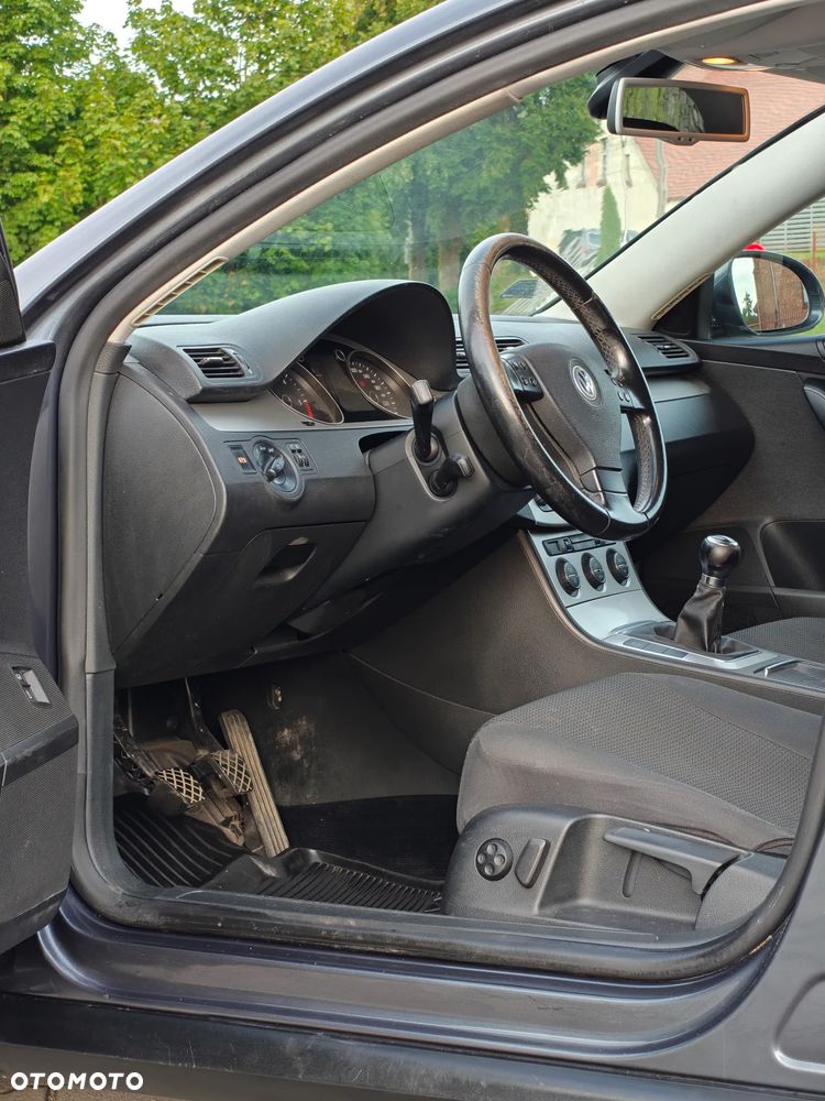 Volkswagen Passat - 16