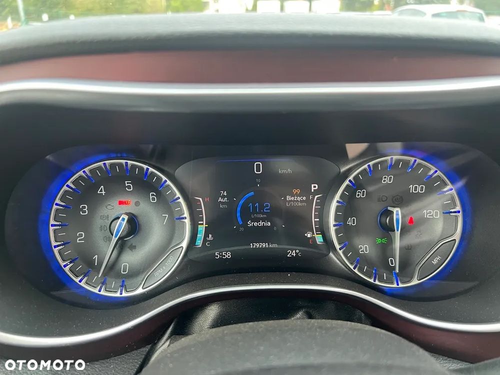 Chrysler Pacifica - 16