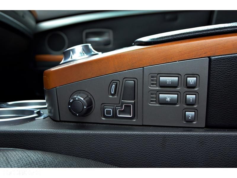 BMW Seria 7 745i - 12