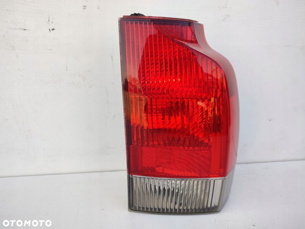 Lampa prawy tył dolna VOLVO V70 II KOMBI EUROPA ORYGINAŁ - 1