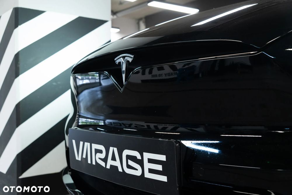 Tesla Model X - 14
