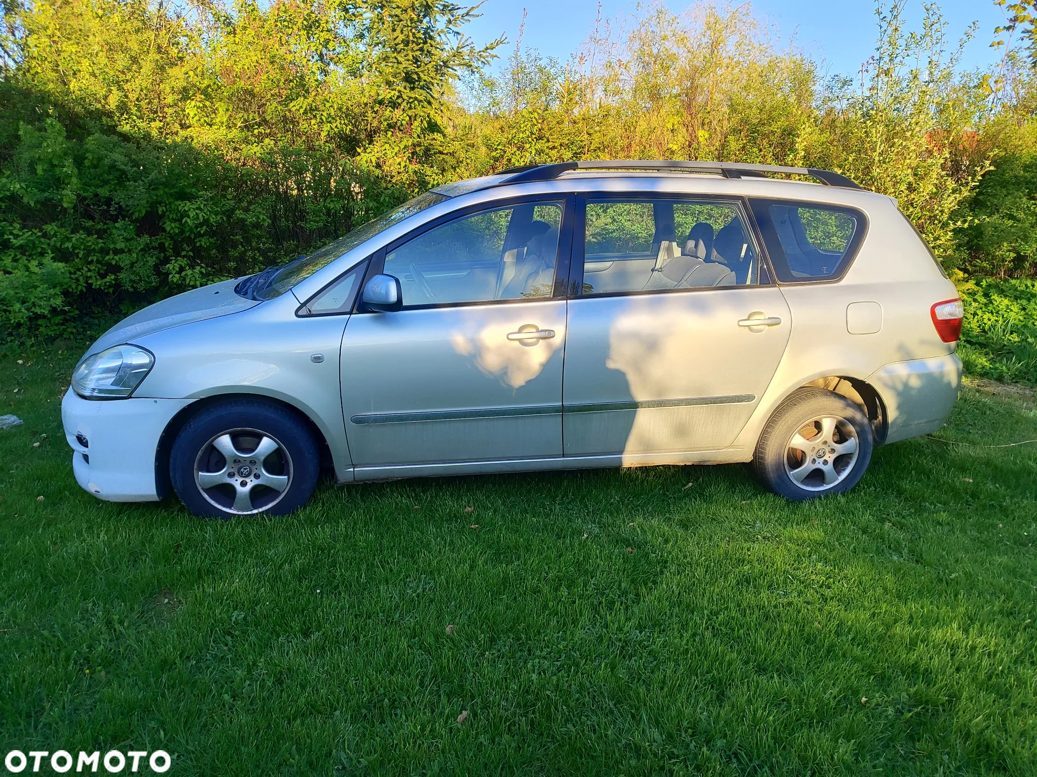 Toyota Avensis Verso - 3