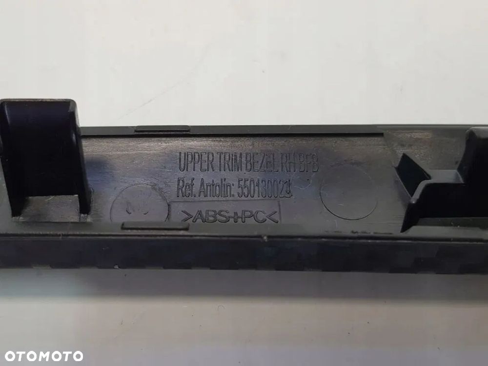 LISTWA BOCZKA DRZWI PRAWA KARBON RENAULT MEGANE IV - 4