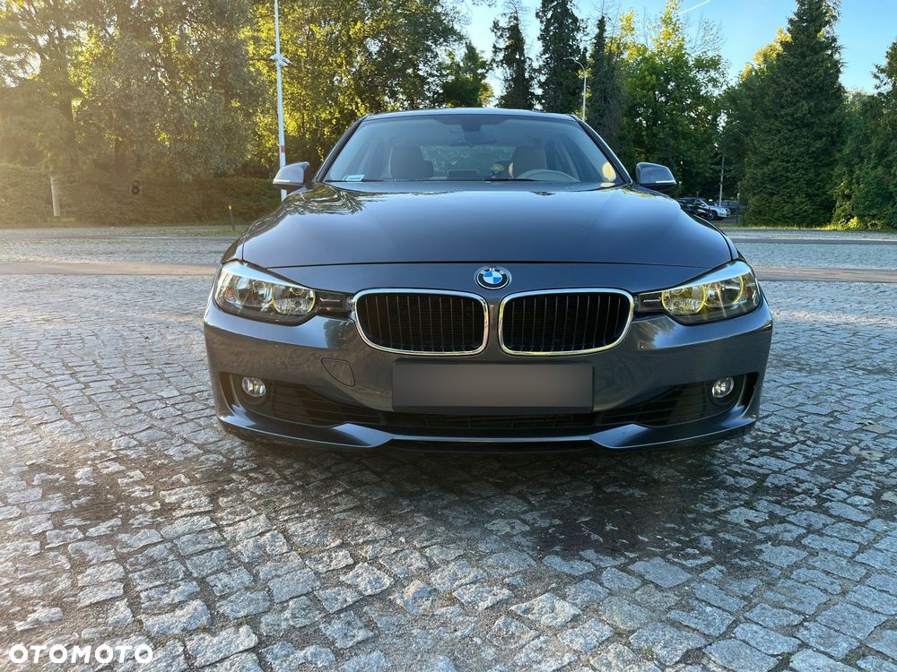 BMW Seria 3 328i - 2