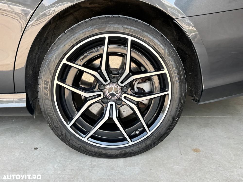 Mercedes-Benz E - 12