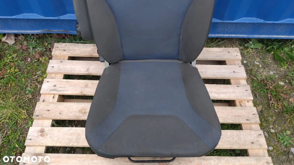 FOTEL KIEROWCY TRAFIC VIVARO PRIMASTAR 01- NO 925/145 - 4