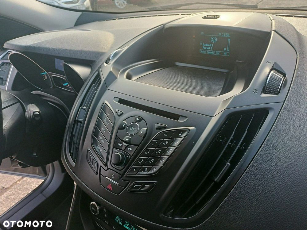 Ford Kuga 1.6 EcoBoost 2x4 Titanium - 37