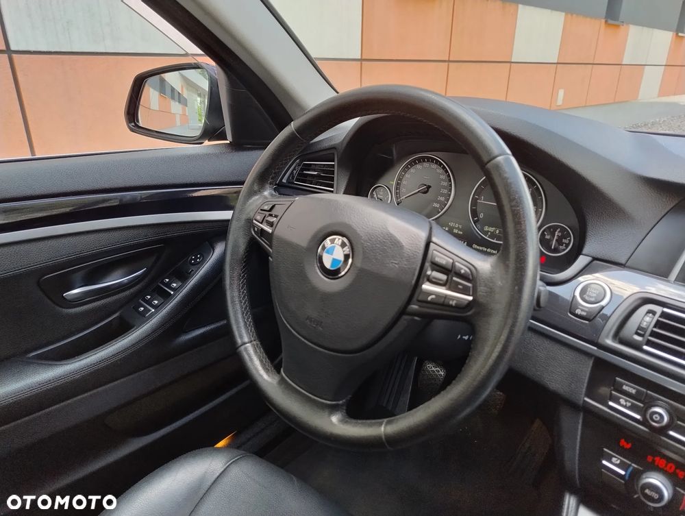 BMW Seria 5 518d - 12