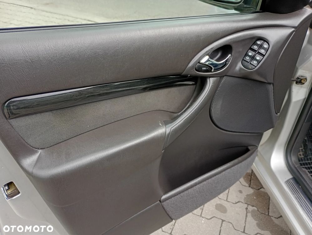 Ford Focus Ghia - 11