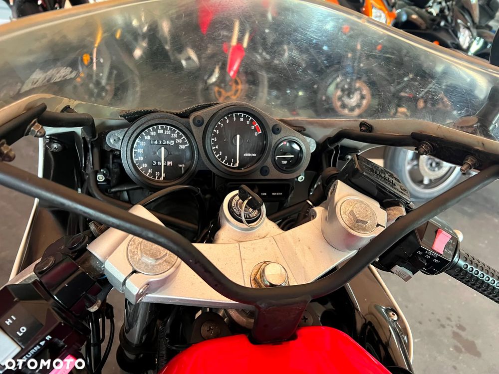 Yamaha FZR - 19