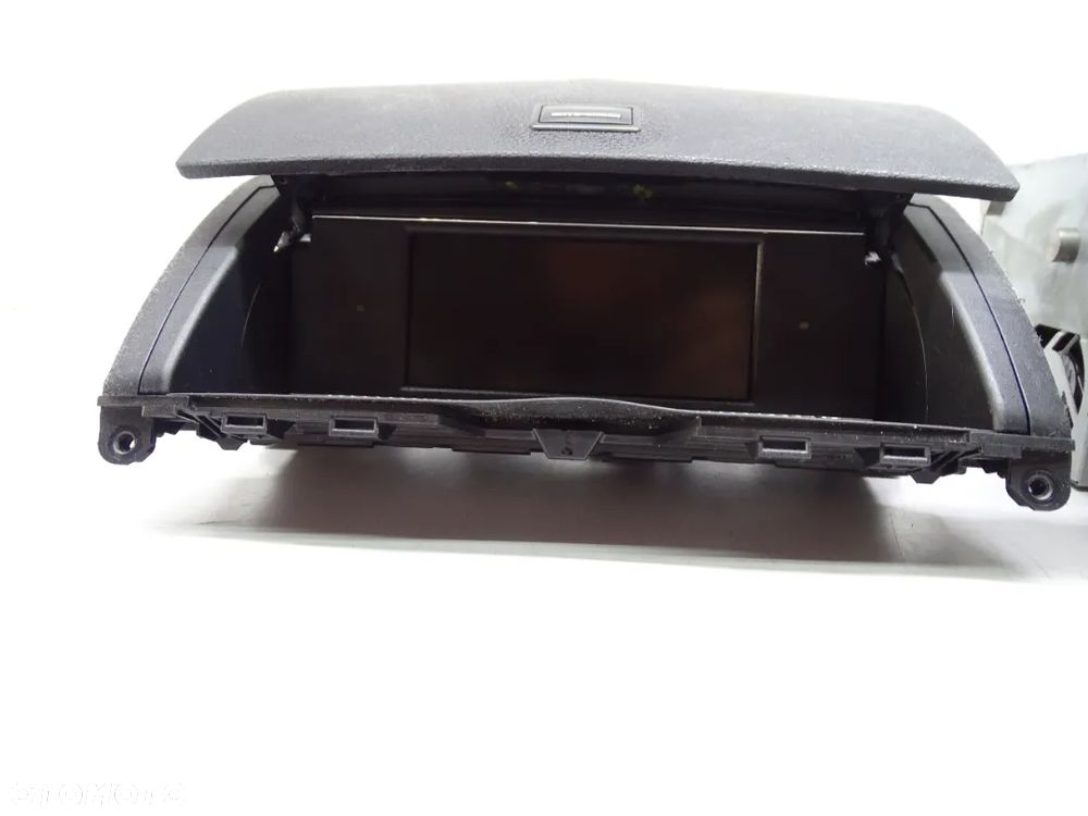 MB C W204 Radio wyswietlacz 2049007302 - 3