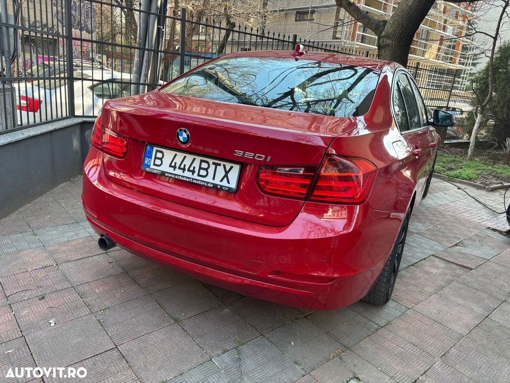 BMW Seria 3 320i - 5