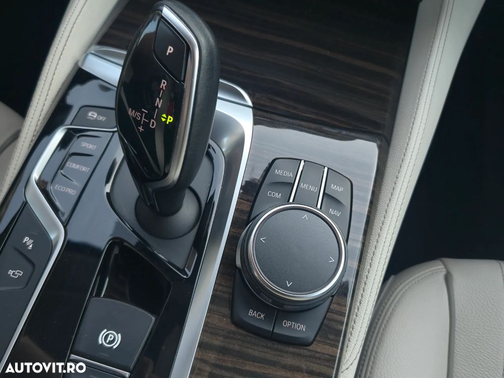 BMW Seria 5 520d Aut. Luxury Line - 17