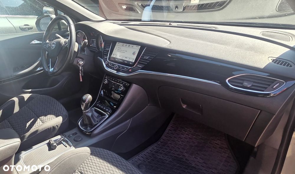 Opel Astra 1.6 T Dynamic S&S - 9